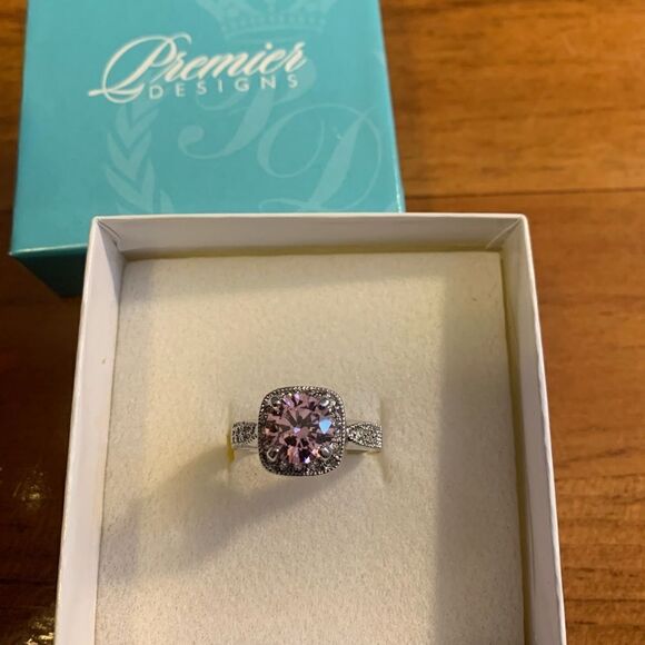 Silver cubic zirconia pink stone ring size 10 - Picture 6 of 8